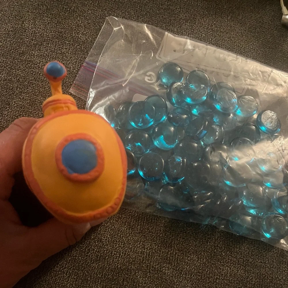 411* Beta Fish Food And Bowl Accessories I